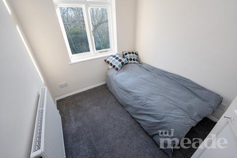 12 Forest Glade, Chingford, London, E4 9RH