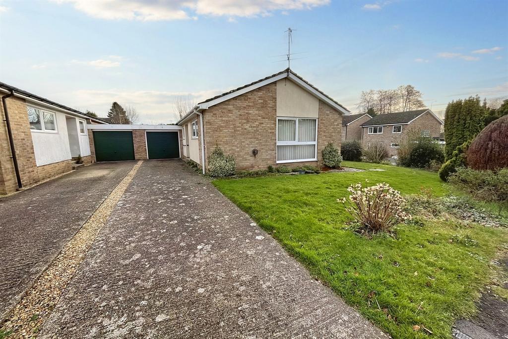 Fordingbridge 3 bed detached bungalow for sale £365,000