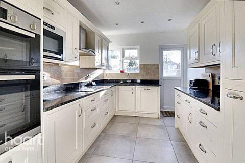 60 Farnes Drive, Romford, RM2 6NS
