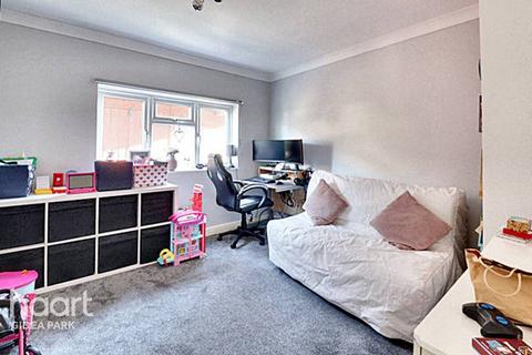 60 Farnes Drive, Romford, RM2 6NS