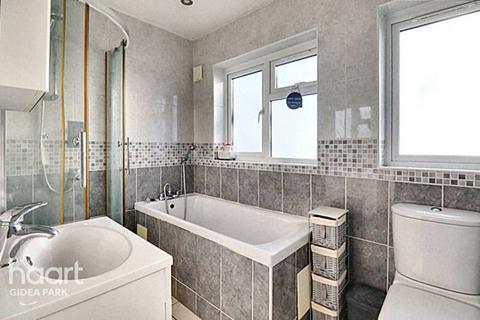 60 Farnes Drive, Romford, RM2 6NS