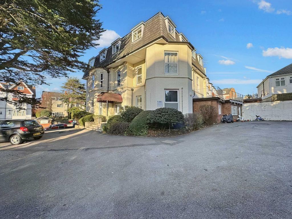 Spa Road, Bournemouth BH5 1 bed flat for sale £130,000