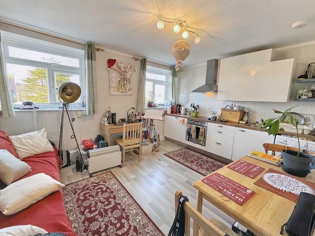 Spa Road, Bournemouth BH5 1 bed flat for sale £130,000
