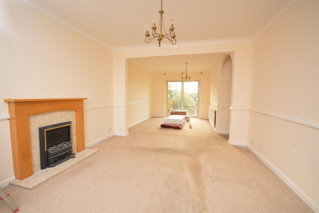 Rayne Road, Braintree, CM7 3 bed semidetached house for sale £300,000
