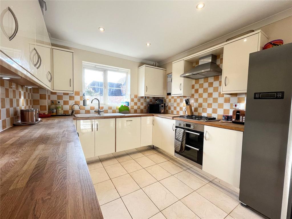 Hackney Way, Westbury 4 bed detached house £350,000