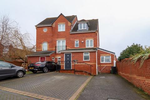 4 bedroom semi-detached house to rent - Woodlands Court, Leicester, LE2