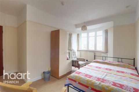 1 bedroom in a house share to rent - Felixstowe Road