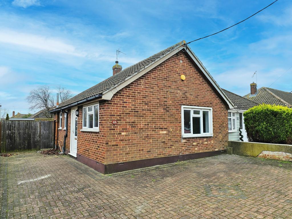 Grange Avenue, Wickford, Essex 2 bed semidetached bungalow £1,300