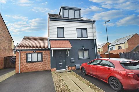 4 bedroom townhouse for sale, Harvey Close, South Shields, Tyne and Wear, NE33 5EN