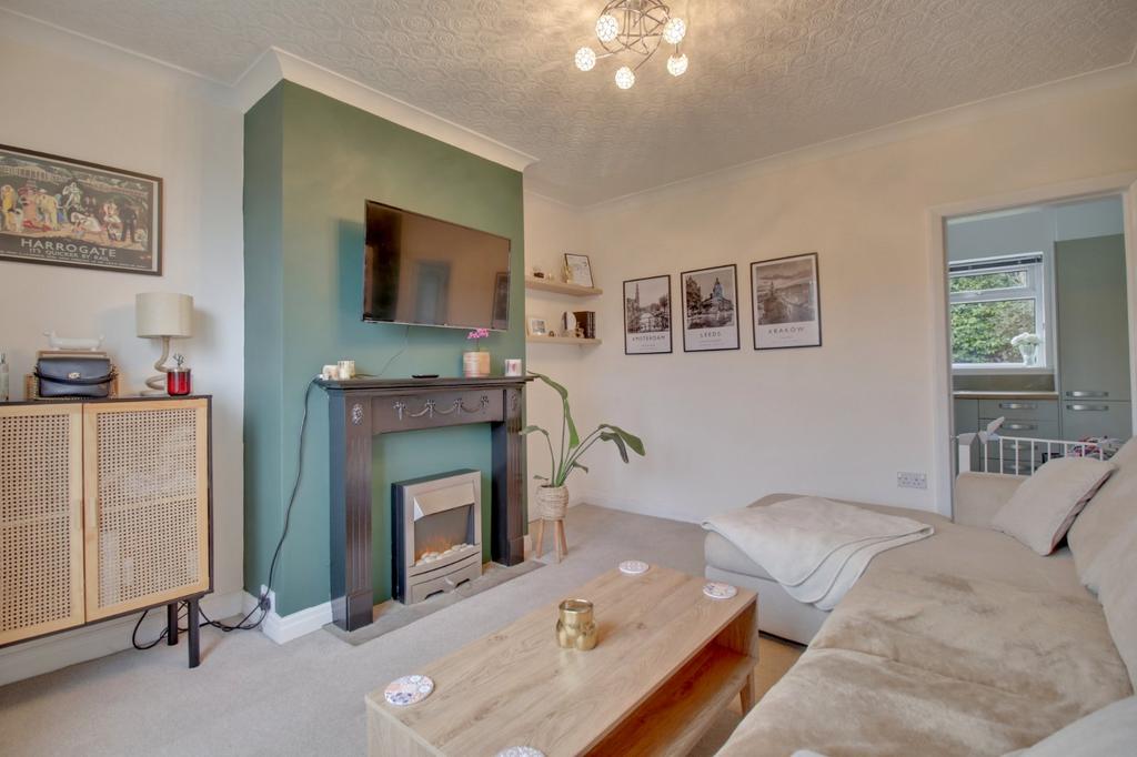Broadway, Horsforth, Leeds, West Yorkshire, LS18 2 bed end of terrace
