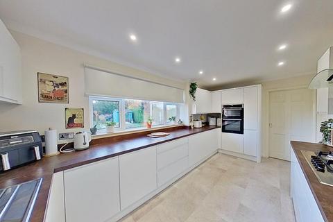 4 bedroom detached house for sale, Shalloak Road, Canterbury, CT2 0QH