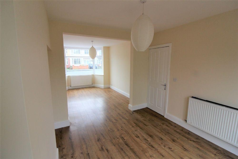 Prestwood Avenue, Wolverhampton 3 bed semidetached house £1,100 pcm (£254 pw)