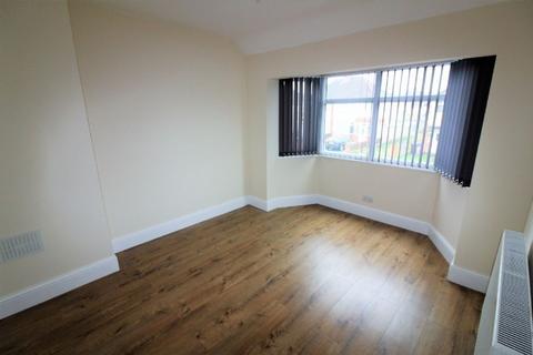 3 bedroom semi-detached house to rent, Prestwood Avenue, Wolverhampton