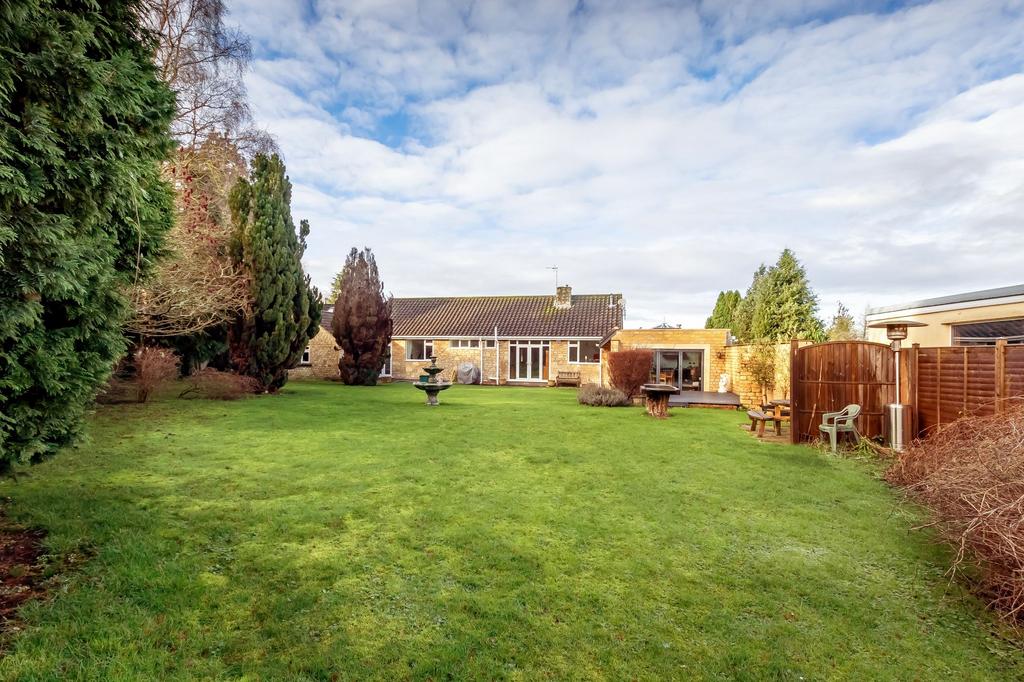 Pucklechurch, Bristol BS16 4 bed detached bungalow for sale £850,000