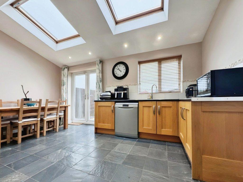Davenwood, Swindon, SN2 7LL 4 bed semidetached house for sale £399,999