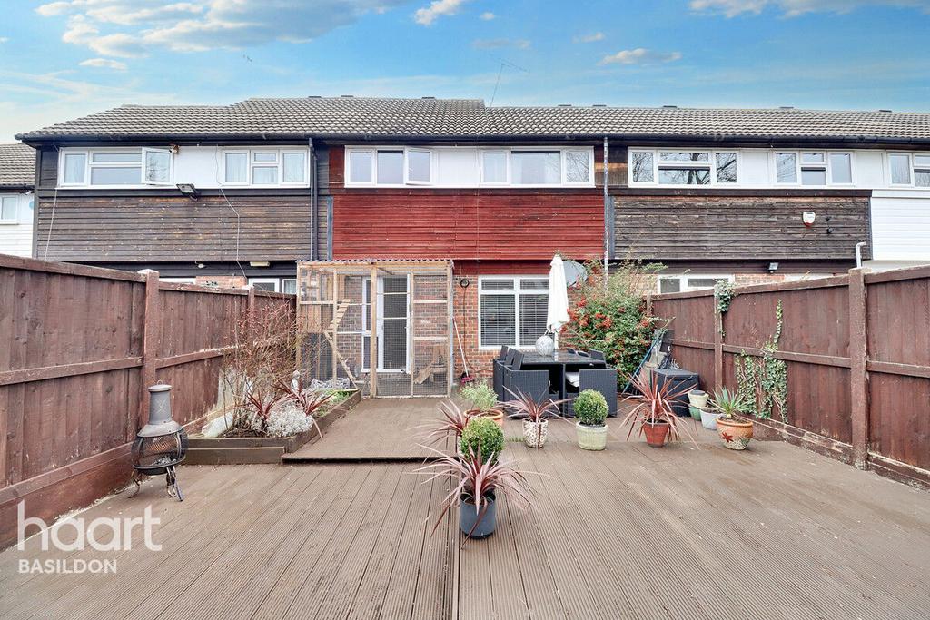 Briscoe Road, Basildon 3 bed terraced house for sale £300,000