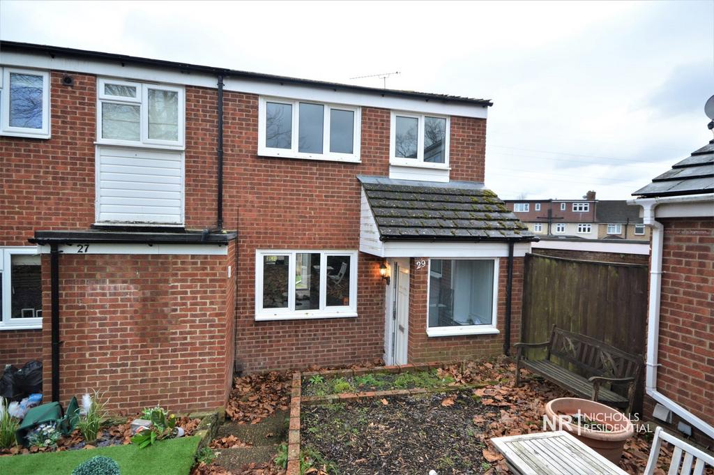 Angus Close, Chessington, Surrey. KT9 3 bed end of terrace house to