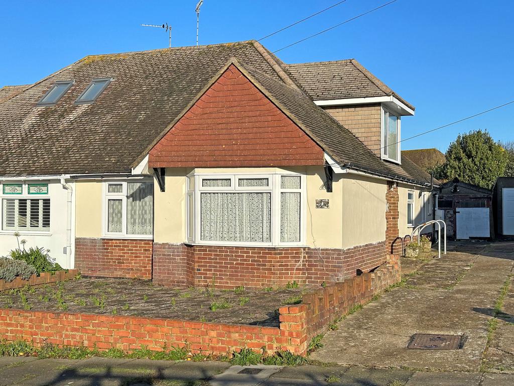 Larkfield Way, Brighton BN1 3 bed semidetached house for sale £500,000