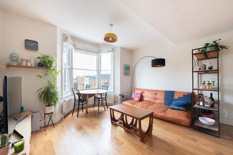 2 bedroom flat for sale, Mount Pleasant Lane, London, E5 9EN