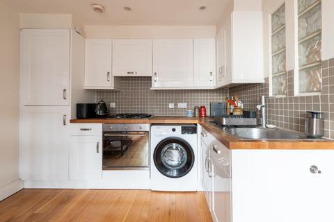 2 bedroom flat for sale, Mount Pleasant Lane, London, E5 9EN