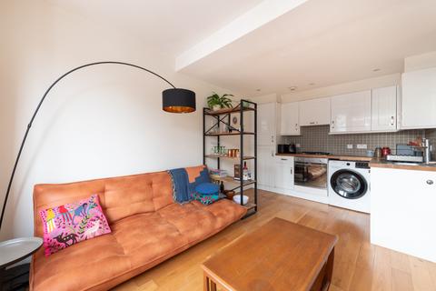 2 bedroom flat for sale, Mount Pleasant Lane, London, E5 9EN