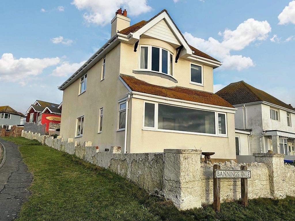 Bannings Vale, Saltdean BN2 3 bed detached house for sale £600,000
