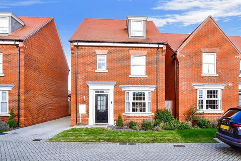 Pennefather Close, Staplehurst, Tonbridge, Kent