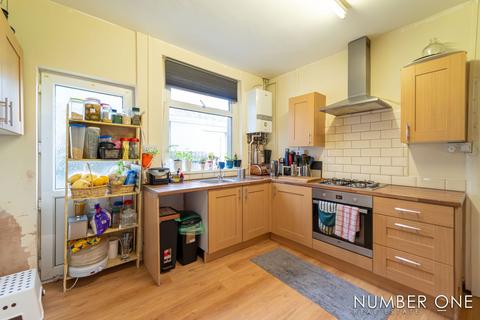 4 bedroom terraced house for sale, John Street, Bargoed, CF81