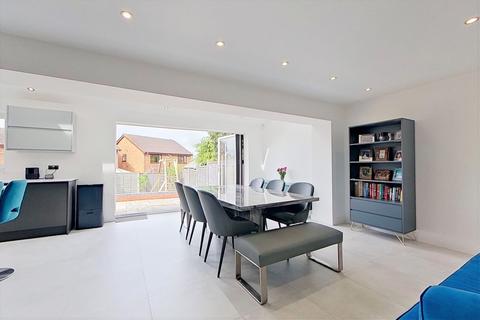 30 Bishops Way, Sutton Coldfield, B74 4XU
