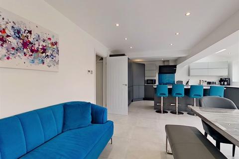 30 Bishops Way, Sutton Coldfield, B74 4XU