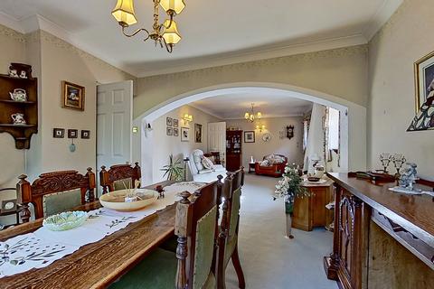 25 Streetly Crescent, Sutton Coldfield, B74 4PX