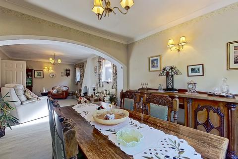 25 Streetly Crescent, Sutton Coldfield, B74 4PX