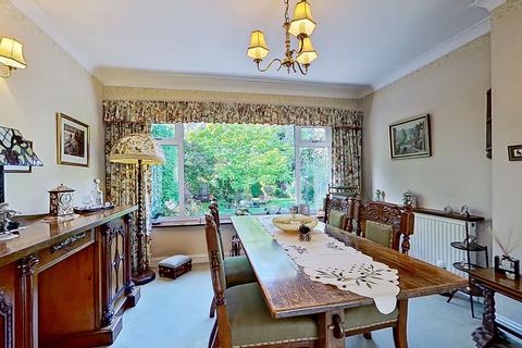 25 Streetly Crescent, Sutton Coldfield, B74 4PX