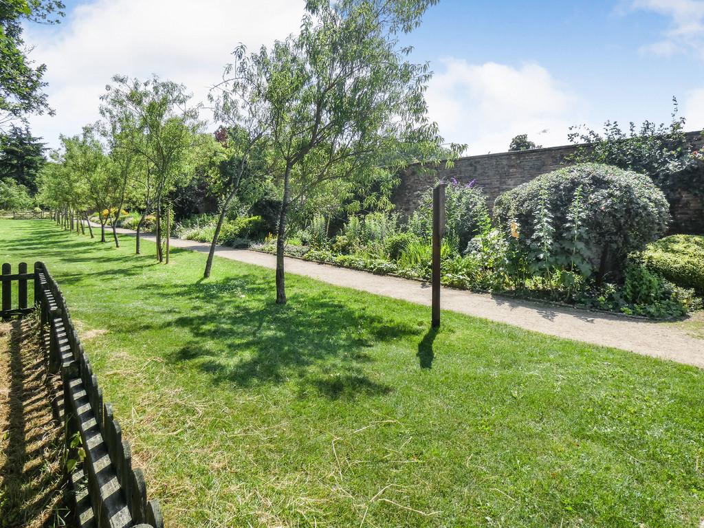 Elizabeth Grove, Tamworth B79 5 bed detached house for sale £735,000