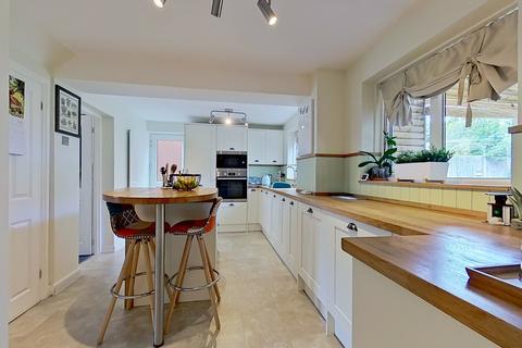 12 Dickinson Drive, Sutton Coldfield, B76 1FP