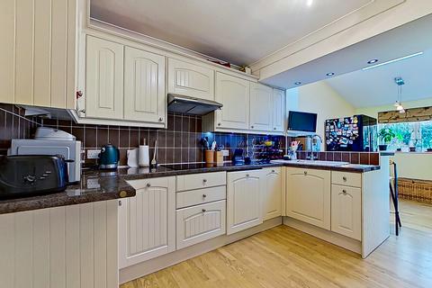 18 Moss Drive, Sutton Coldfield, B72 1JQ
