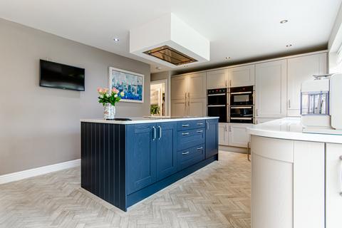 52 Dunton Close, Sutton Coldfield, B75 5QD