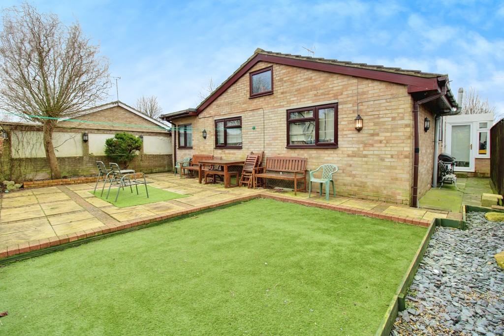 Blunsdon, Swindon 3 bed detached bungalow for sale £425,000