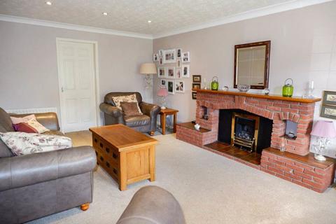 8 Chatsworth Close, Sutton Coldfield, B72 1XJ