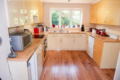 8 Chatsworth Close, Sutton Coldfield, B72 1XJ