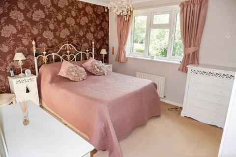 8 Chatsworth Close, Sutton Coldfield, B72 1XJ