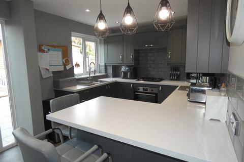 27 Derwent, Tamworth, B77 2LD