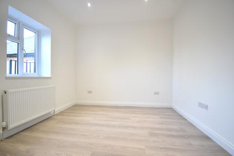 3 bedroom flat to rent, Church Street, Enfield, Greater London, EN2