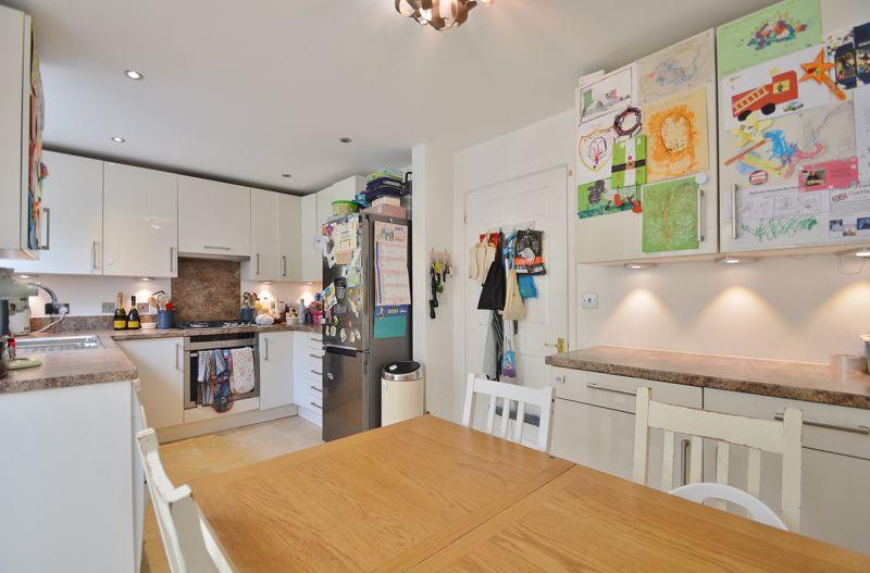 Youens Drive, Thame 3 bed terraced house £400,000