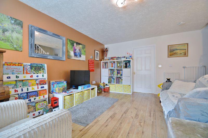 Youens Drive, Thame 3 bed terraced house £400,000