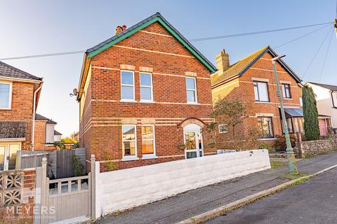 16 Acton Road, Bournemouth, BH10 4DW