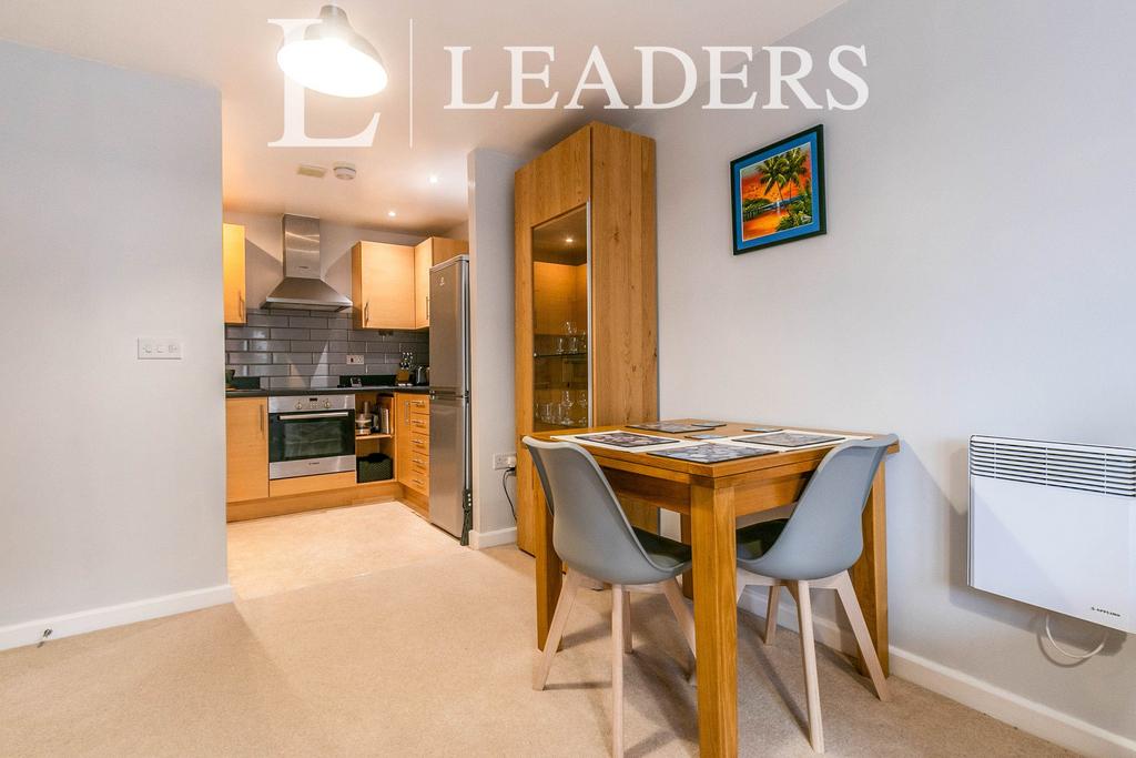 Avenel Way, Poole 1 bed flat £900 pcm (£208 pw)
