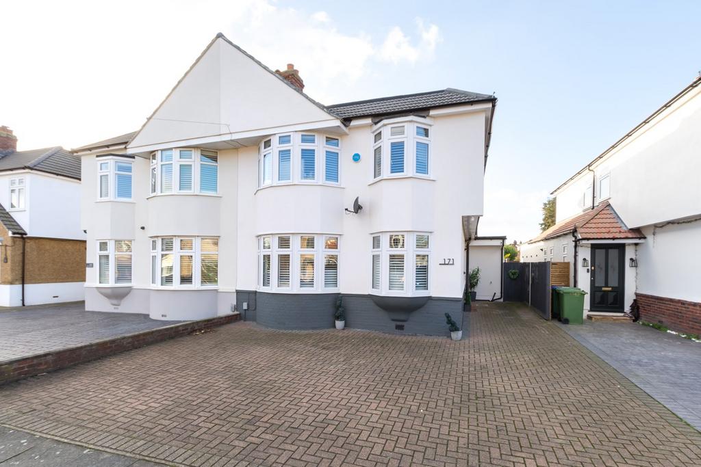 Burnt Oak Lane, Sidcup, DA15 5 bed chalet for sale £850,000
