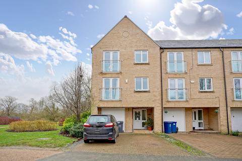 5 bedroom end of terrace house for sale, Skipper Way, St Neots PE19