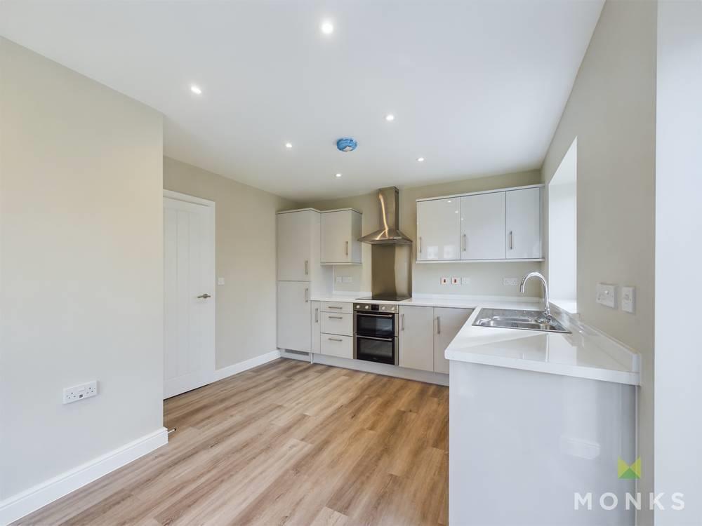 Kitchen 2.jpg